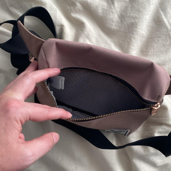 Herschel hip pack - Picture 3 of 4